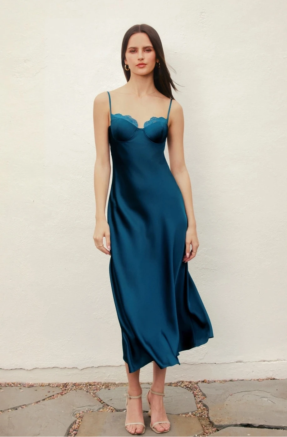 Robe nuisette midi Alice Blue en satin et dentelle