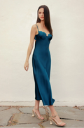 Robe nuisette midi Alice Blue en satin et dentelle